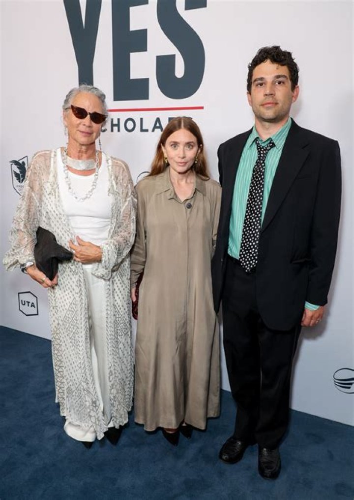 Mary-Kate Olsen – husband, net worth, age, height and her twin Ashley Olsen