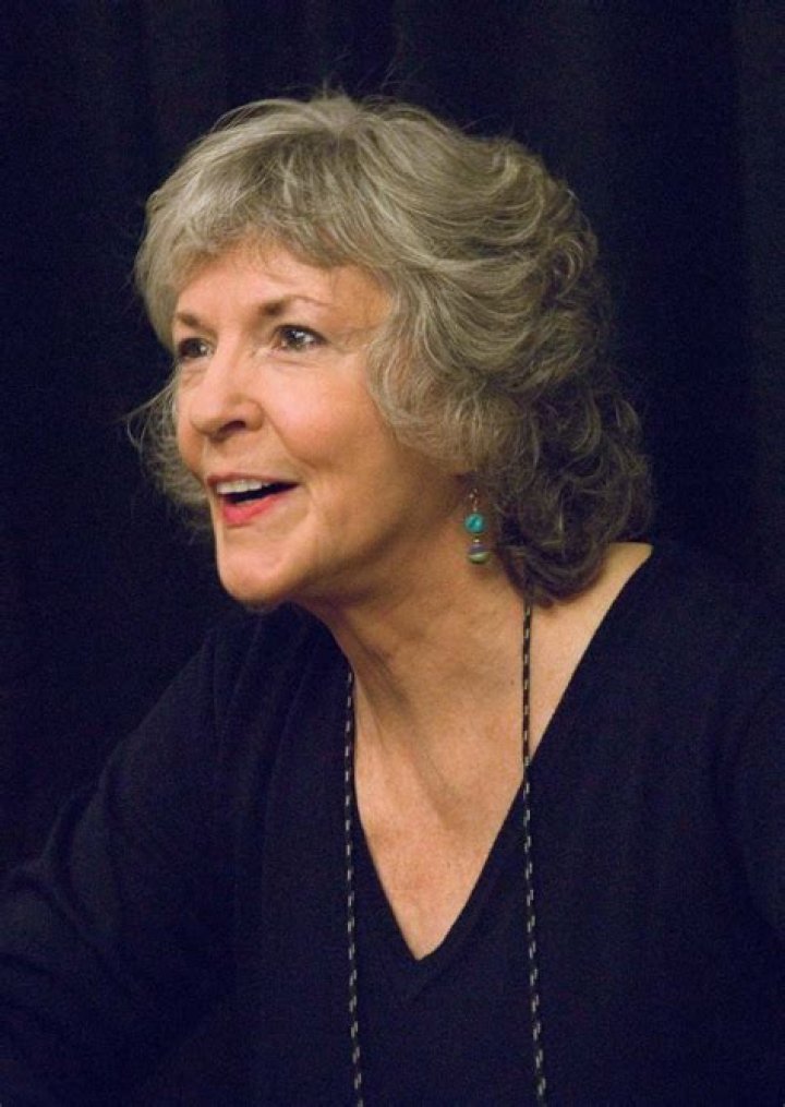 Sue Grafton Net Worth, Income, Salary, Earnings, Biography