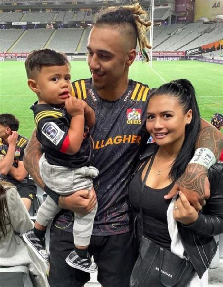 What Is Sean Wainui Net worth? Everything On His Salary And More